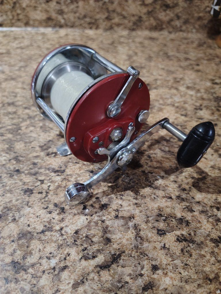 Vintage Penn Peer No. 209 Level Wind Fishing Reel - Classic Red & Chrome, Used