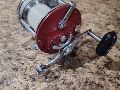 Vintage Penn Peer No. 209 Level Wind Fishing Reel - Classic Red & Chrome, Used