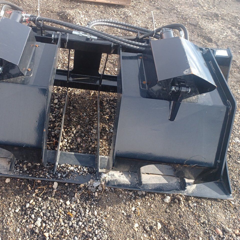 SKID STEER WOOD GRAPPLE BUCKET