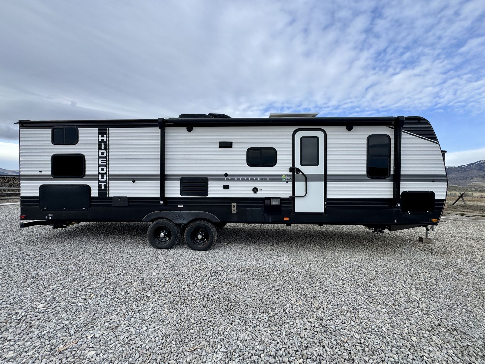 2023 Keystone Hideout 29QBSW — Solar Equipped, Cold Weather Package. Low Miles.