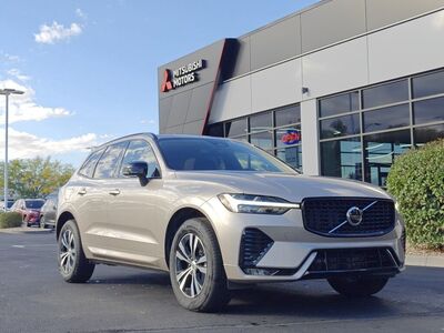 2025 Volvo XC60 B5 Core Dark Theme