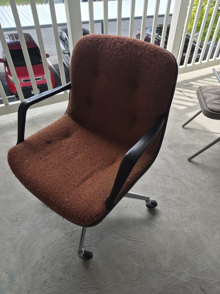 *FREE*  Retro Upholstered Swivel Office Chair