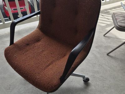 *FREE* Retro Upholstered Swivel Office Chair