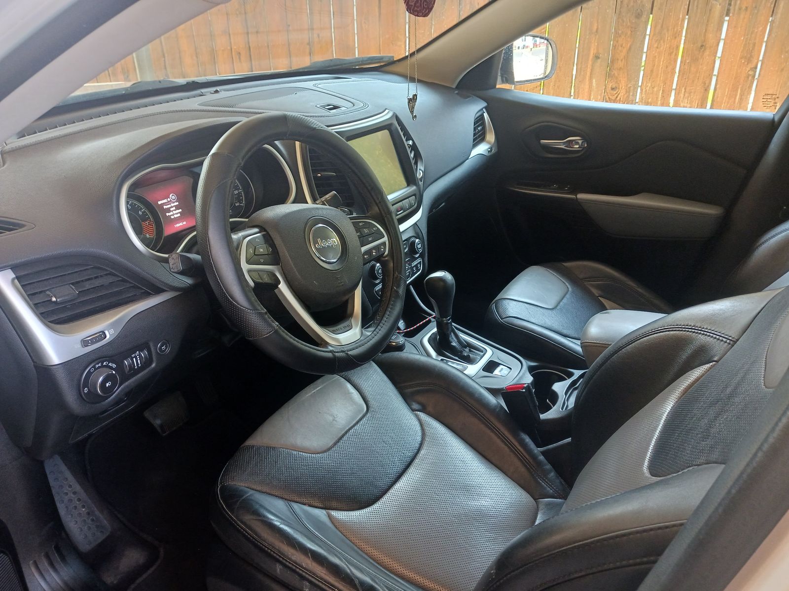 Main image 3