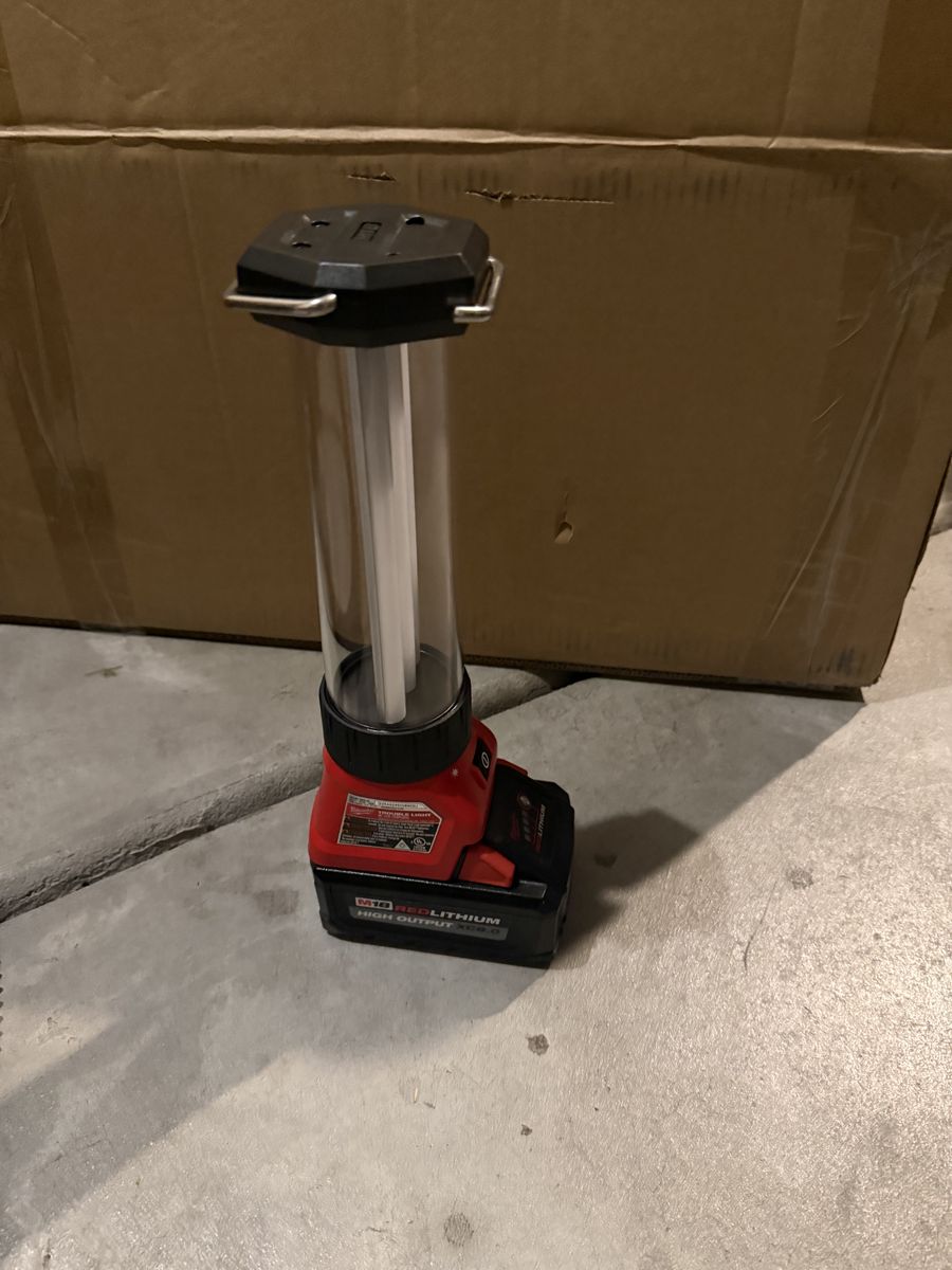 Milwaukee M18 Lantern Flood Light and 8.0 Battery