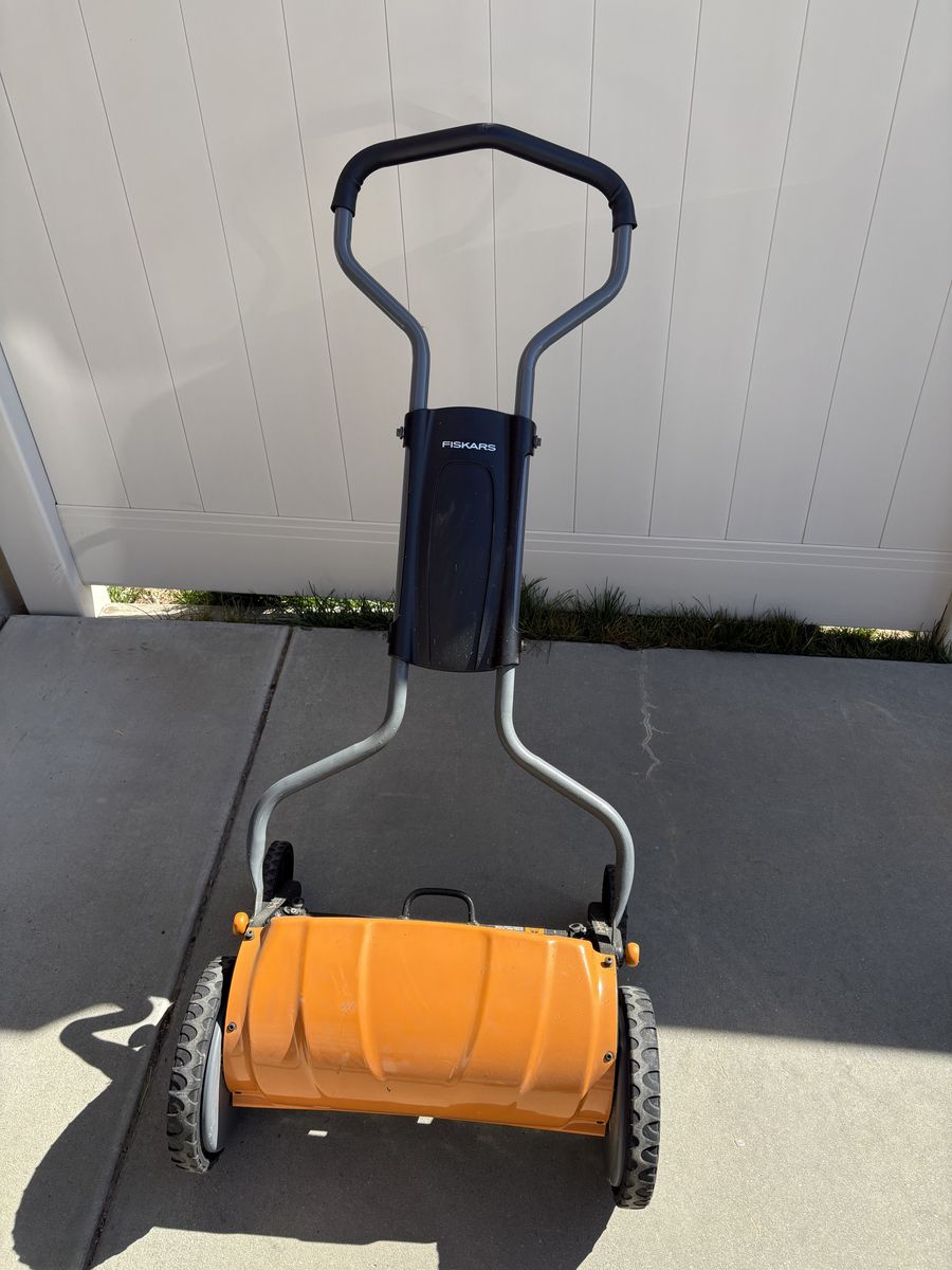 Fiskars Reel Mower