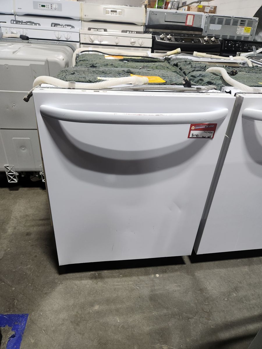 GE White Built-In Dishwasher with Sanitize Cycle - Good Condition