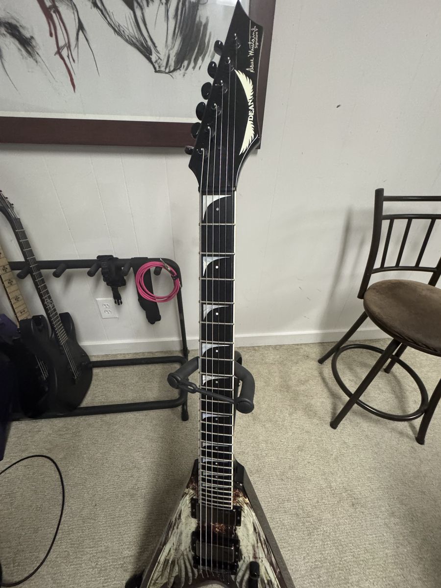 Dean Dave Mustaine VMNT signiture guitar