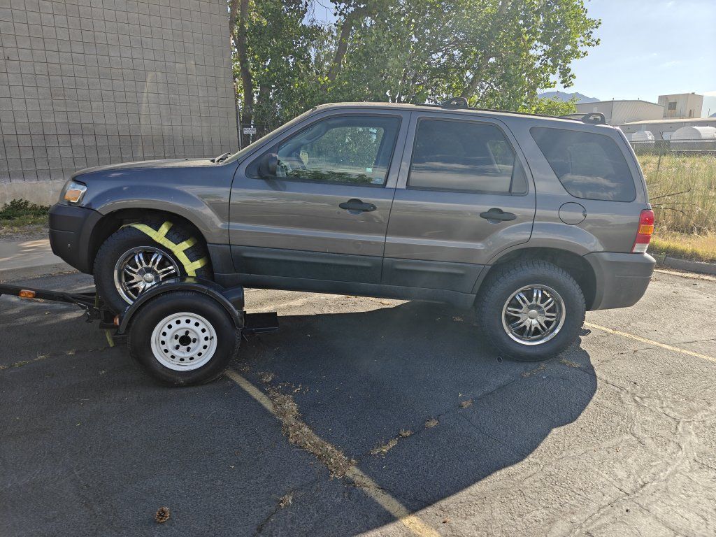 Ford Escape SUV - Year Unknown, Gray Exterior, Roof Rack, Tow Hitch