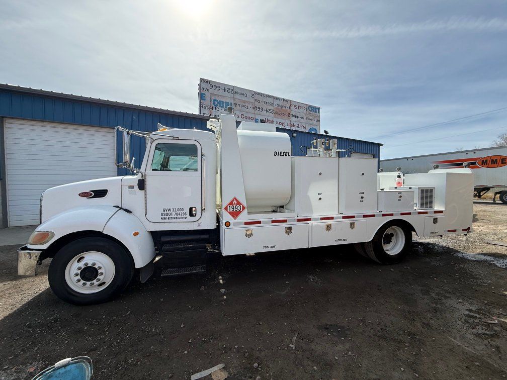 2006 Peterbilt lube truck