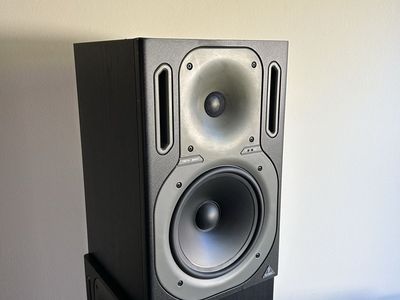 Behringer Truth B2031 Powered Studio Monitor