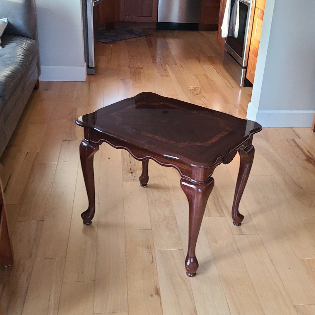 Wood Queen Anne End Table