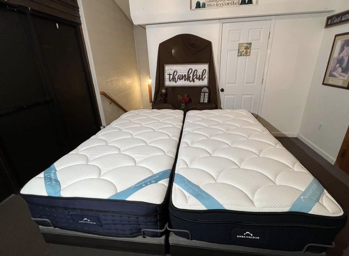 DreamCloud Premier Memory Foam Split King Mattress Set w/ Nectar Adjustable Bases