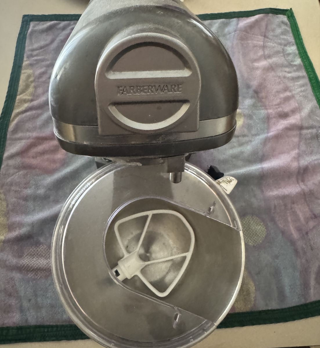 Farberware Stand Mixer - Silver - Excellent Condition