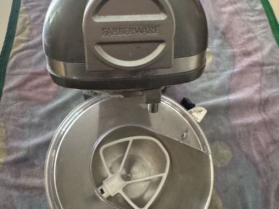 Farberware Stand Mixer - Silver - Excellent Condition