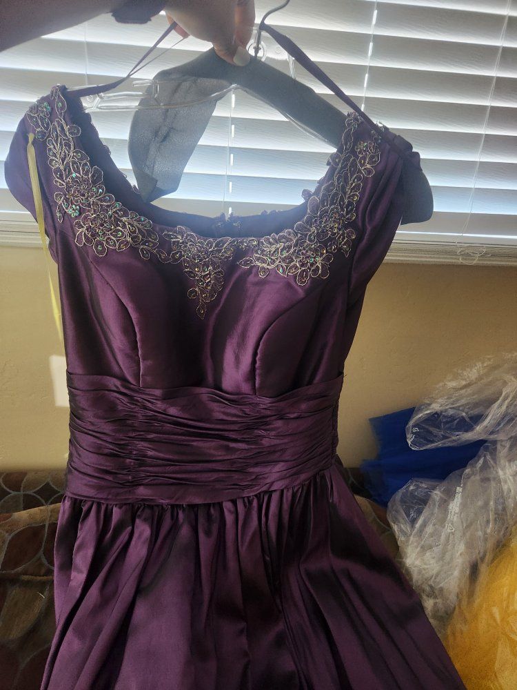 BB Belle Plum Formal Dress, Size 8 - Embellished Neckline, Ruched Waist