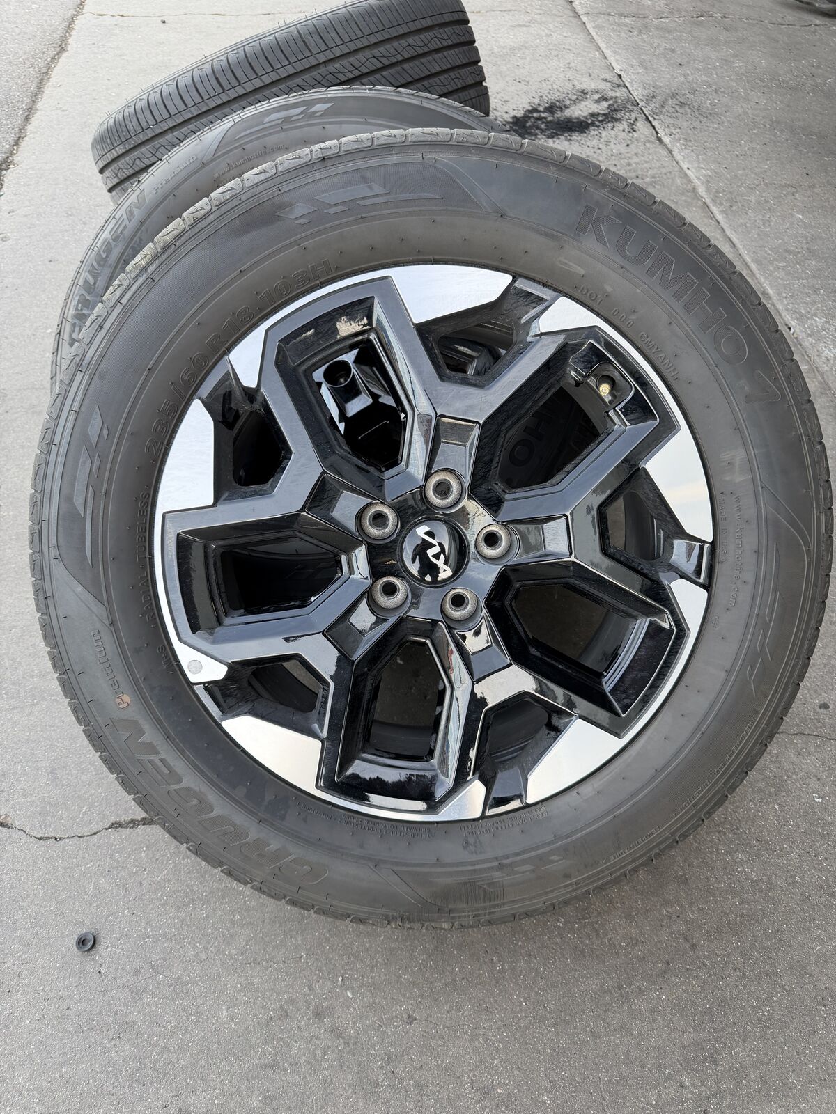 2025 Kia Sorento Wheels and Tires