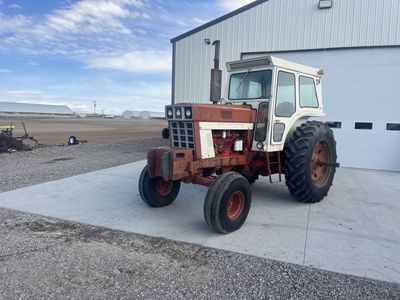 International 1466 Tractor