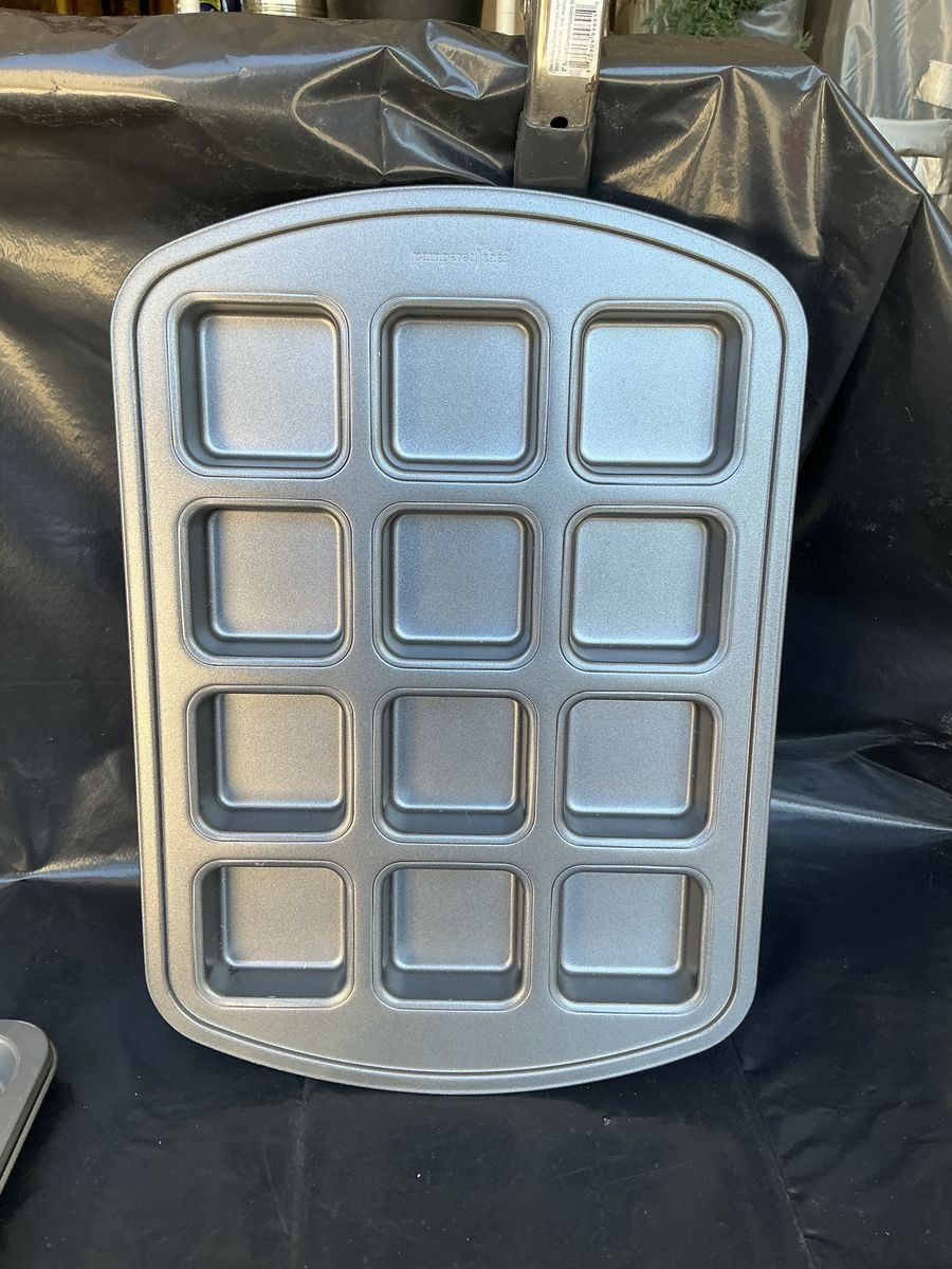 Pampered Chef 12-Cup Nonstick Brownie Pan - Square Cups, Good Condition