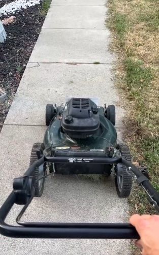 ¡¡Amazing deal! Awesome Craftsman lawnmower runs perfect!!