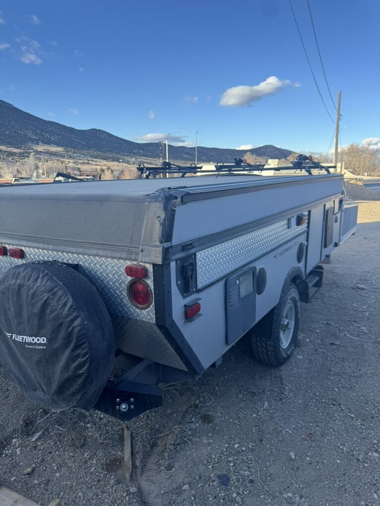 2007 Fleetwood Revolution Tent Trailer