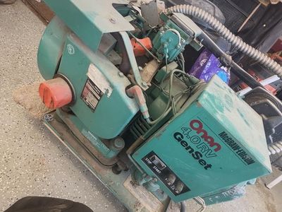 McGraw-Edison Onan 4.0RV GenSet Generator - Portable Power Solution