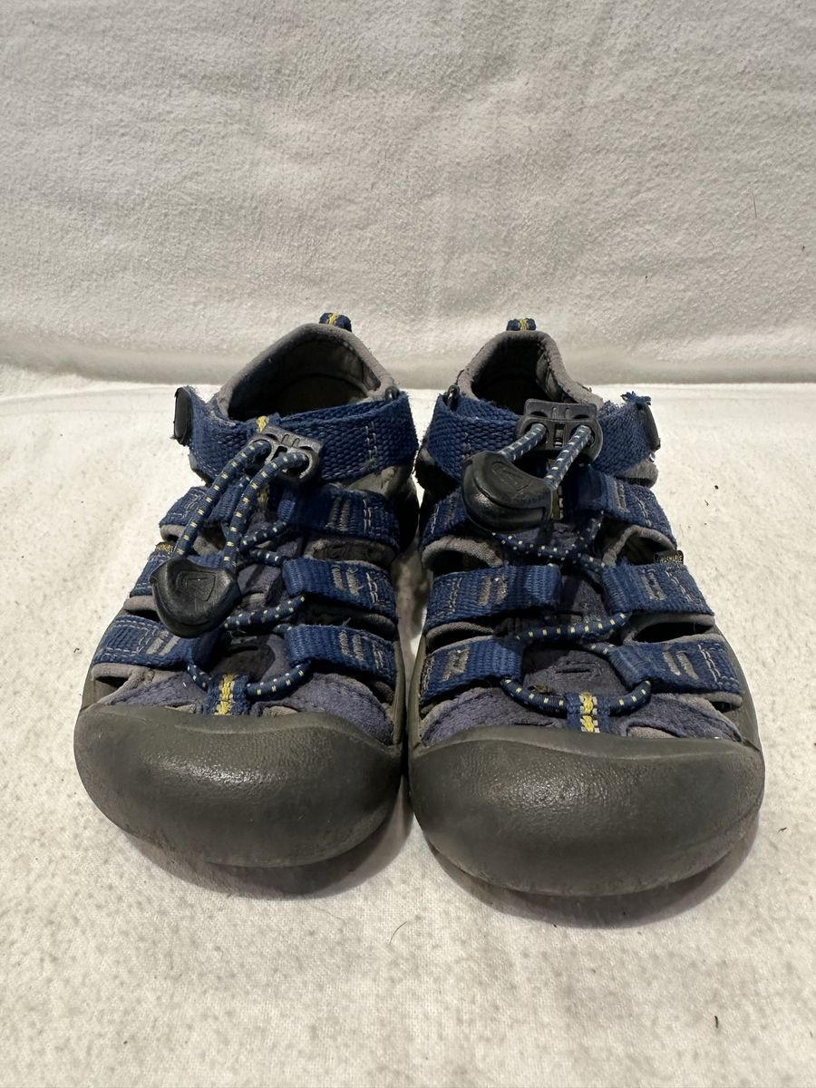 Keen toddler, size 8, navy blue, washable, hiking sandals