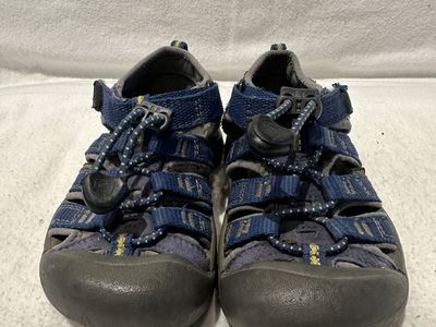Keen toddler, size 8, navy blue, washable, hiking sandals