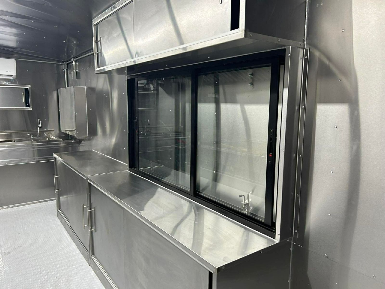 Main image 7