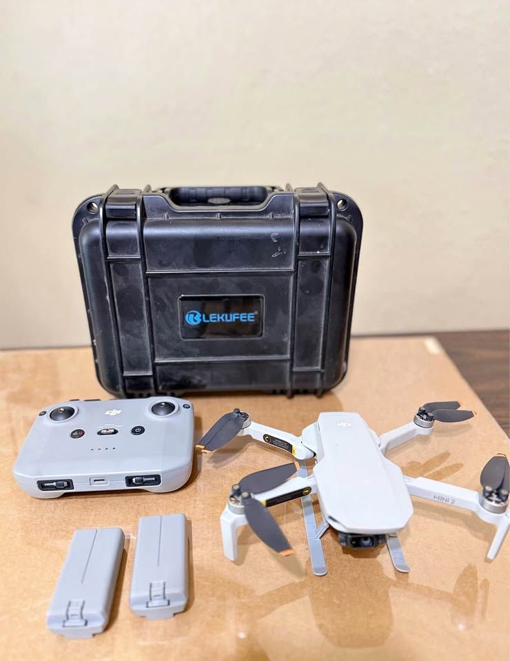 DJI Mini 2 Drone 4K Bundle Hard Case, Extra Battery, Skis, Controller