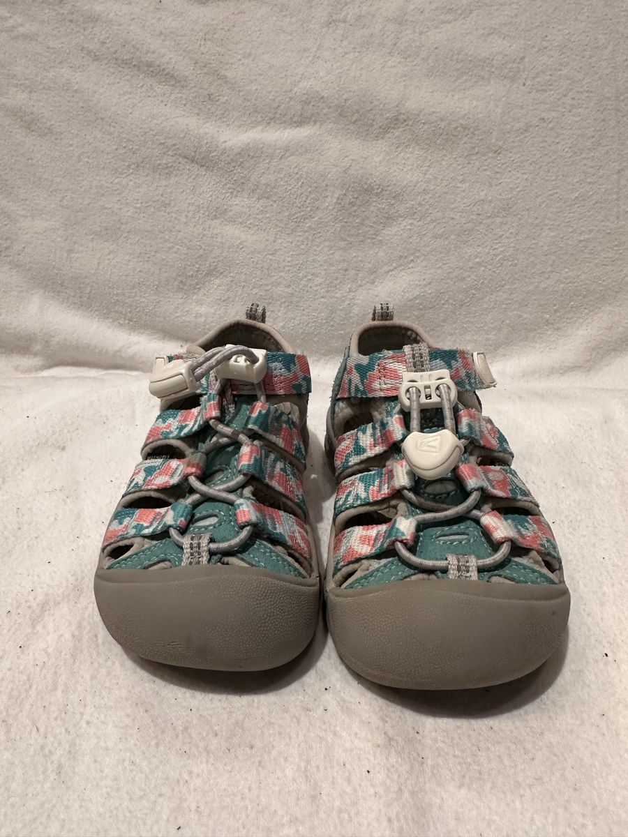Keen toddler size 9 gray/teal/pink lightly used, washable, hiking sandals