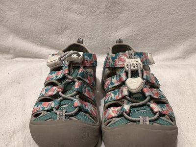 Keen toddler size 9 gray/teal/pink lightly used, washable, hiking sandals