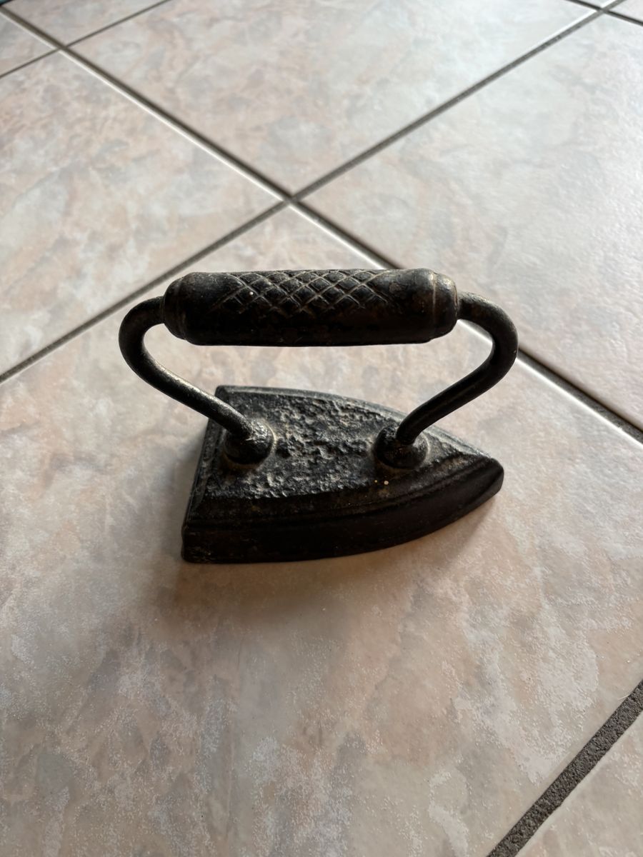 Antique Cast Iron Flat Iron