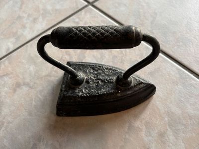 Antique Cast Iron Flat Iron