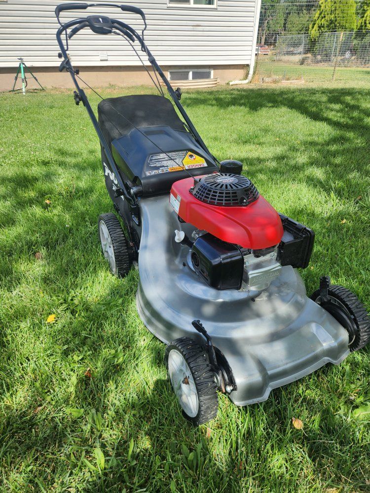 Poulan Pro Push Lawn Mower Honda Engine - Excellent Condition