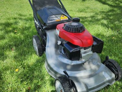Poulan Pro Push Lawn Mower Honda Engine - Excellent Condition