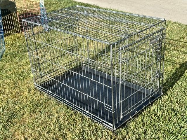 Heavy-Duty 3-Door 5-Gauge Wire Dog Crate (32"Lx22"Wx26"H)