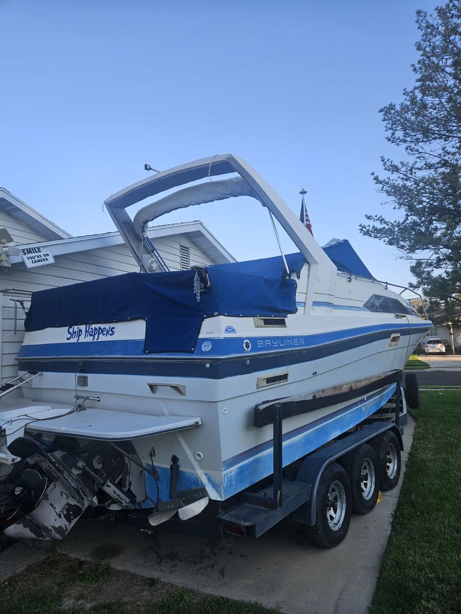 1987 28 Bayliner Contessa "2850 Sunbridge"