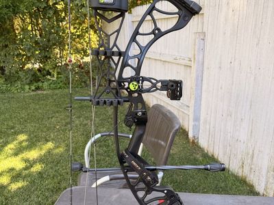Hoyt Torrex Compound Bow Package - Black Out with Arrows and Release