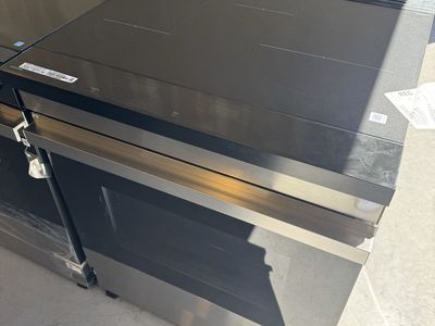New scratch and dent Samsung - 30 in. Wide 4 Burner Bespoke 6.3 Cu. Ft. Slide-In Electric Induction Range with Ambient Edge Ligh