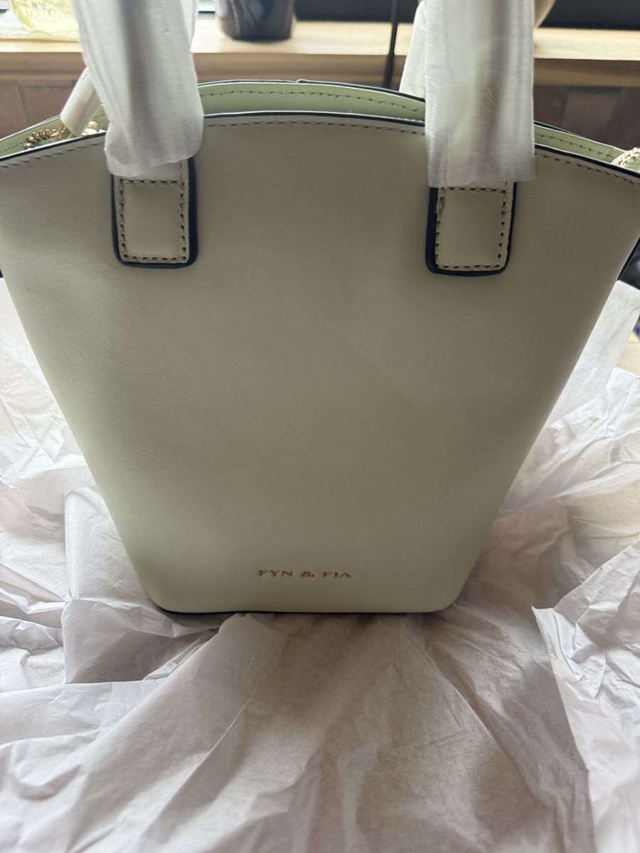 Fyn & Fia Sorrento Clamshell Bag – Tea Green – New – MSRP $2,000