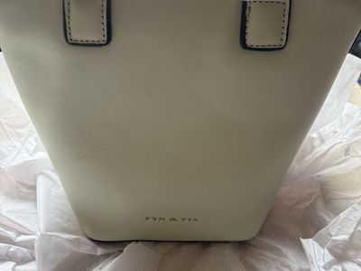 Fyn & Fia Sorrento Clamshell Bag – Tea Green – New – MSRP $2,000