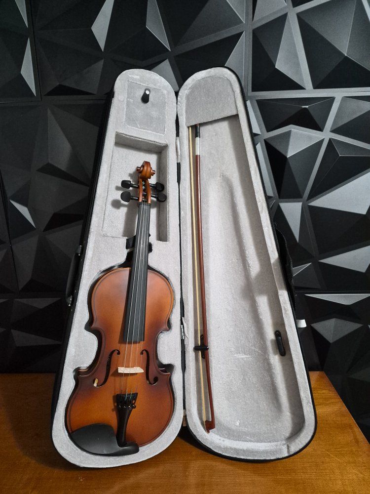 Mendini By Cecilio Violin 4/4 Full Size Model MV300 For Beginners - Hand. Excellent Conditions! Almost New.