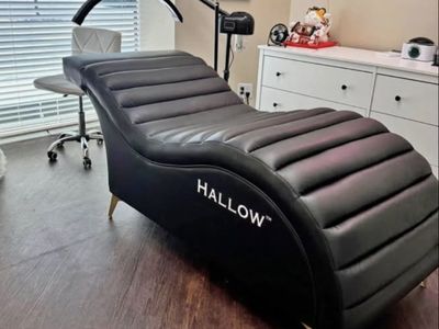 HALLOW Black Lash Bed/Recliner - Ergonomic Cushioned Design for Eyelash Extensions/Salon
