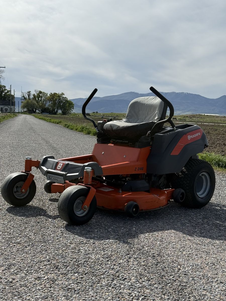 Husqvarna Z246 Zero Turn Mower – 46” Deck