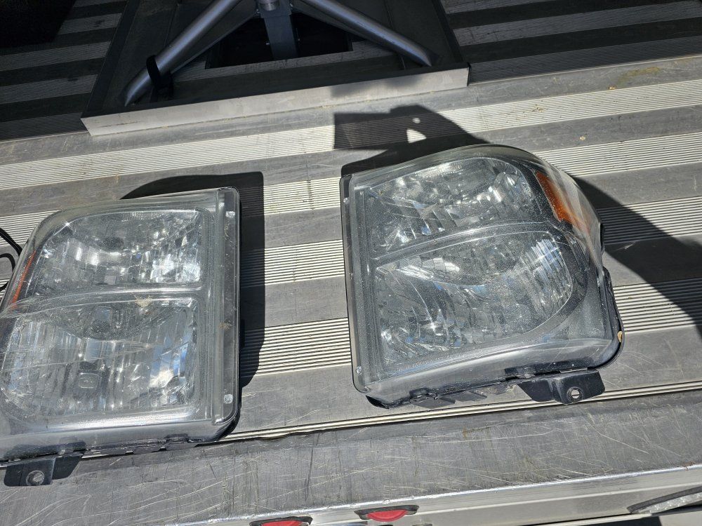 2011 - 2016 FORD SUPERDUTY HEADLIGHTS