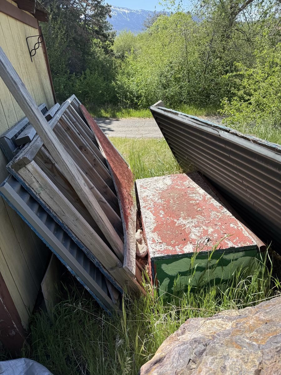 Free wood and scrap building supplies