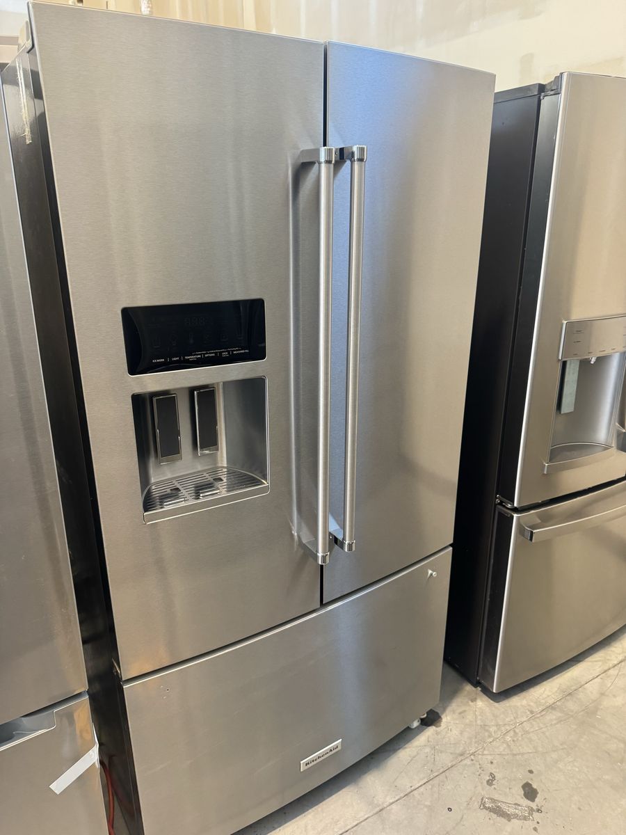 Customer Return KitchenAid - 36 in. Wide 26.8 cu. ft. Standard-Depth French Door Refrigerator 