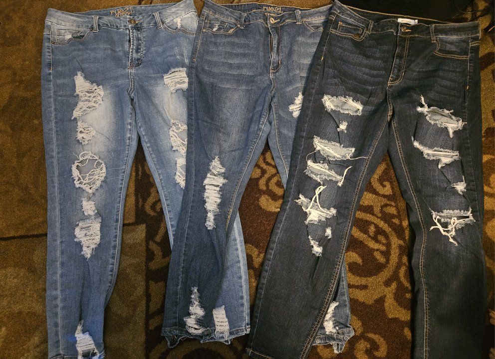 Cute Women's Jeans Size 16 For Sale!