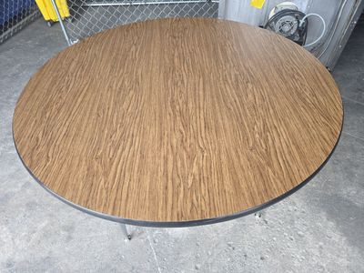 Round adjustable height 4ft heavy duty tables 10 Available